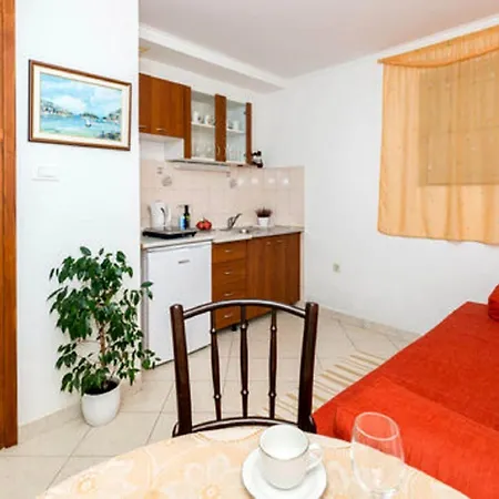 Nicol - One-bedroom With Terrace *